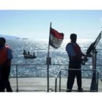menguburkan mayat di laut